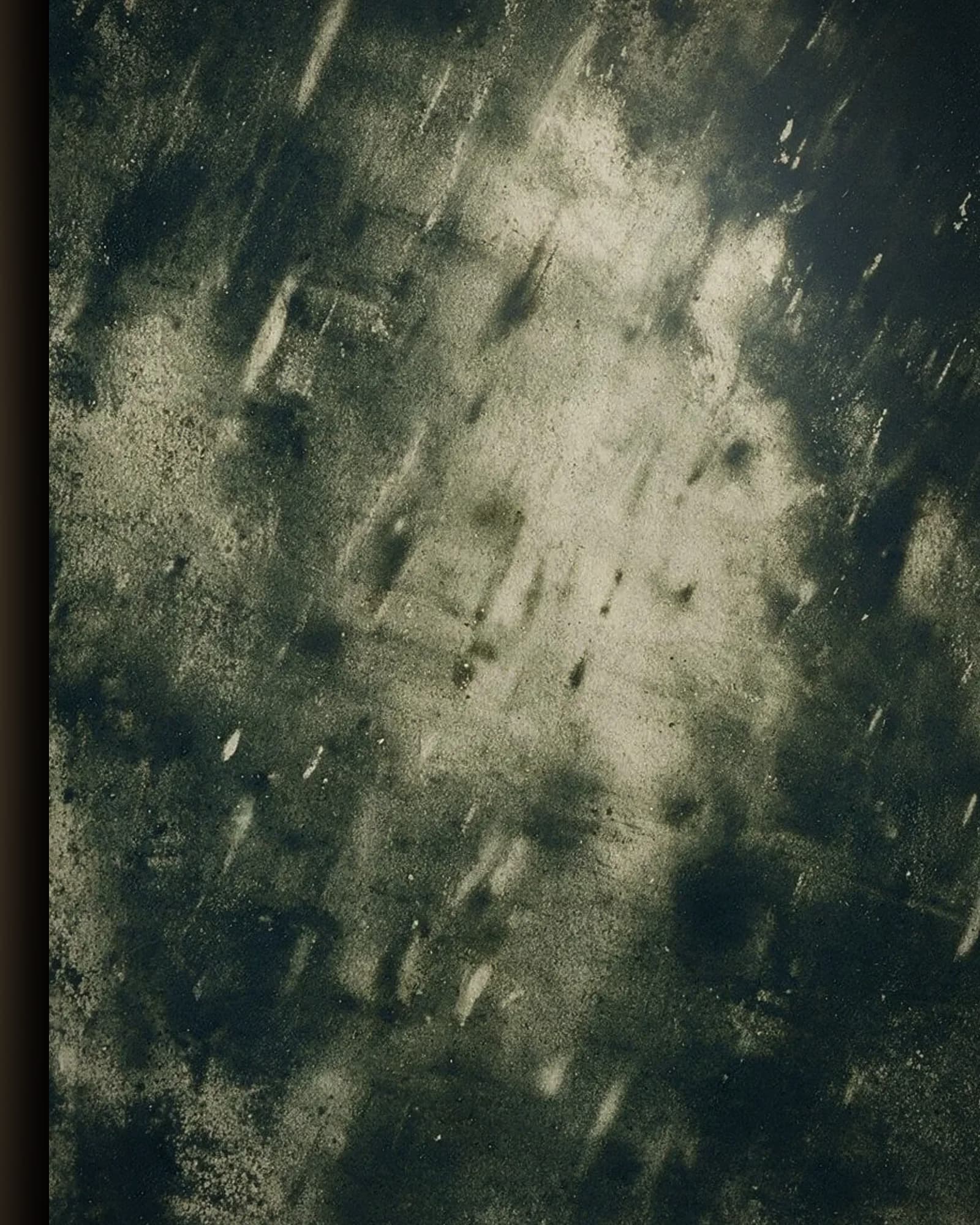 Materiaal en afwerking van Figuur in de regen in het wisselframe