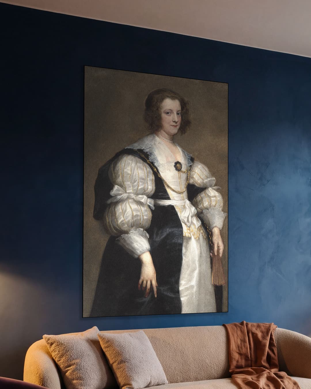 Dame met waaier aan de muur, kamer