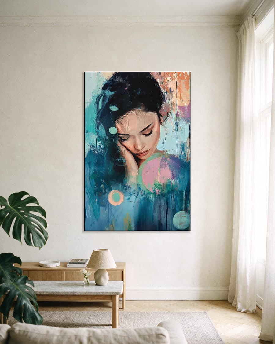 In gedachten in een aluminium frame aan dezelfde muur