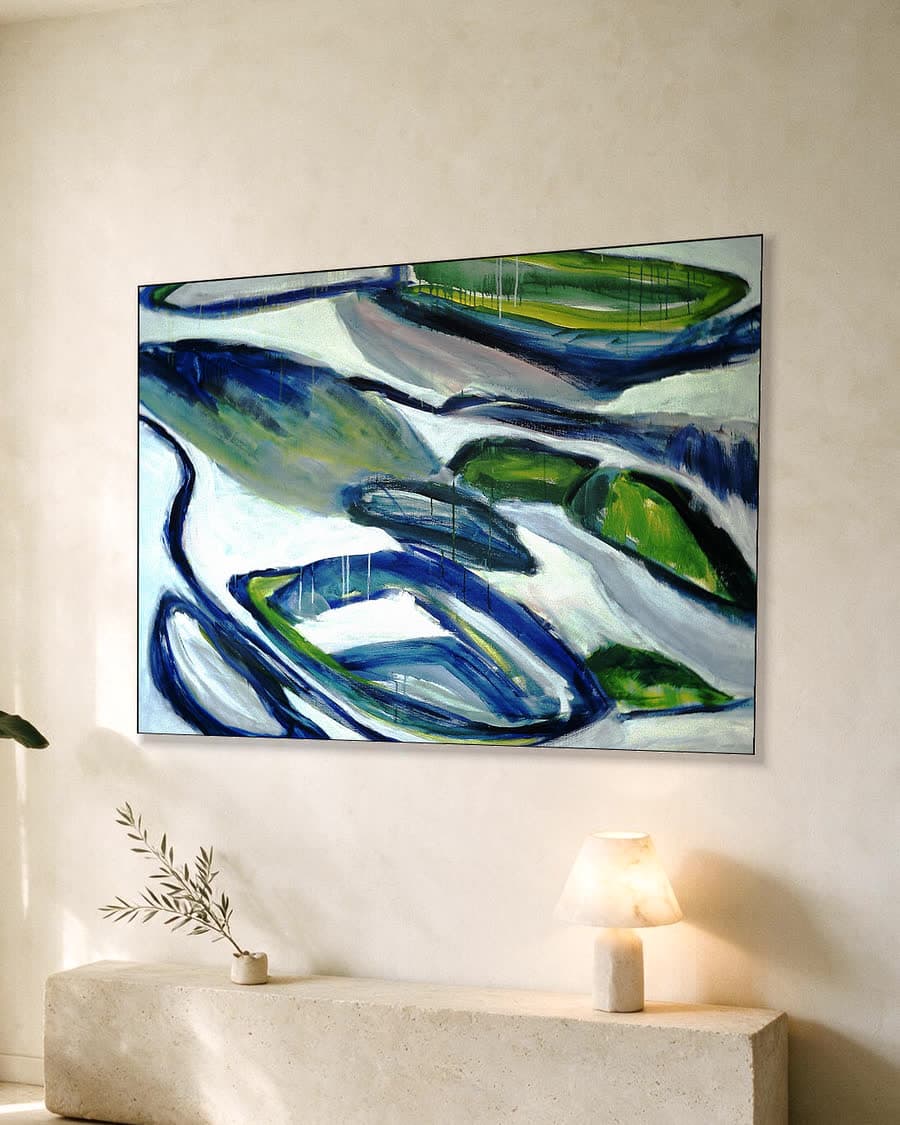 Stromende Vormen in een aluminium frame aan dezelfde muur