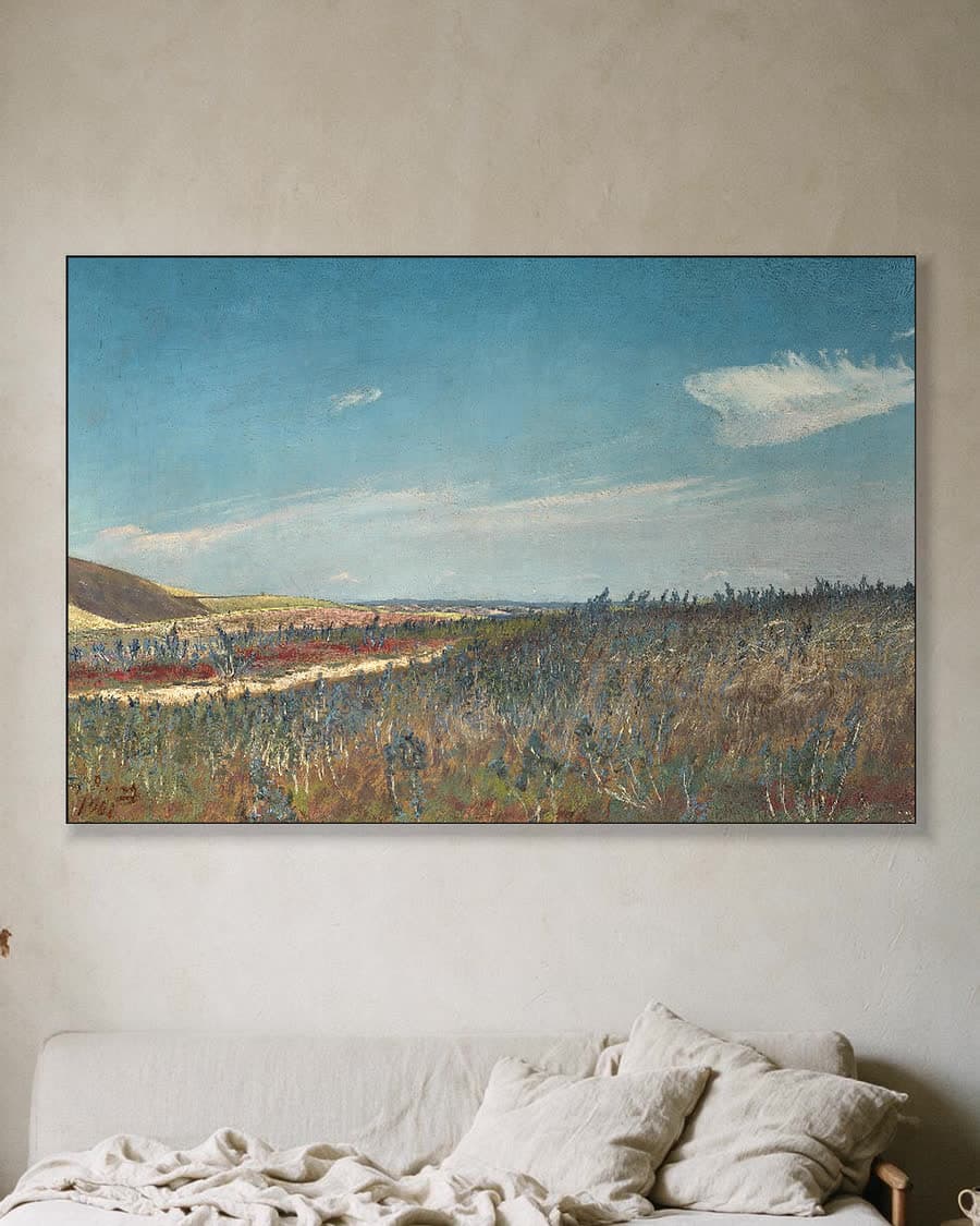 Akker met bloeiend slangenkruid bij Frederiksværk in een aluminium frame aan dezelfde muur