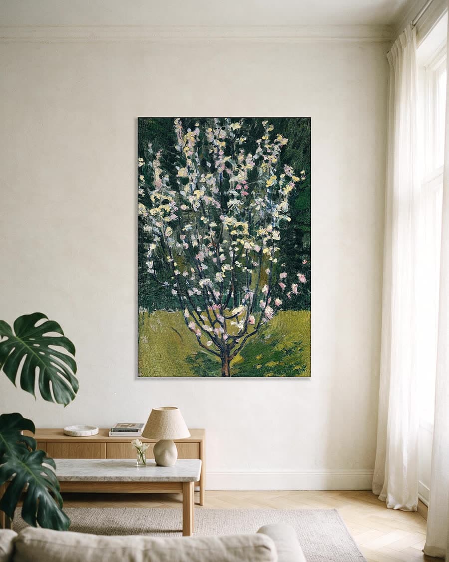 Bloeiend boompje in een aluminium frame aan dezelfde muur