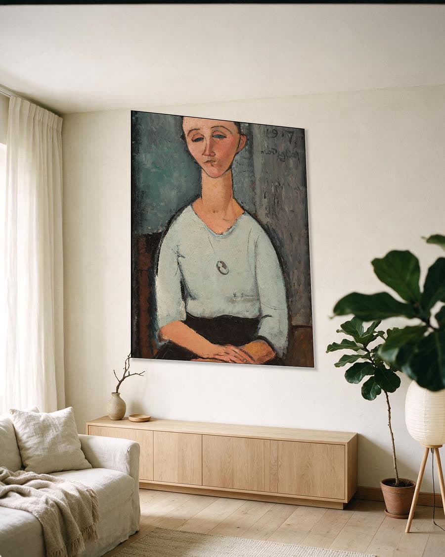 Tsjakoska in een aluminium frame aan dezelfde muur