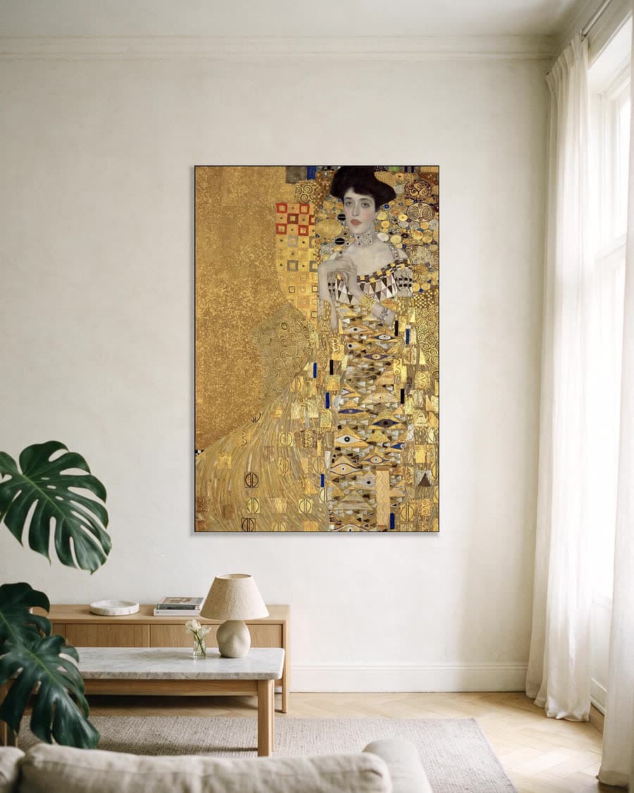 Adèle Bloch-Bauer I in een aluminium frame aan dezelfde muur