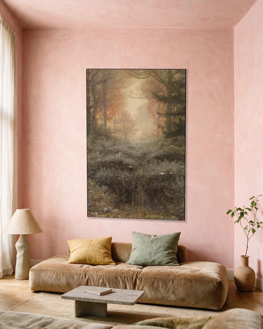 Dauwvochtige gaspeldoorn in een aluminium frame aan dezelfde muur