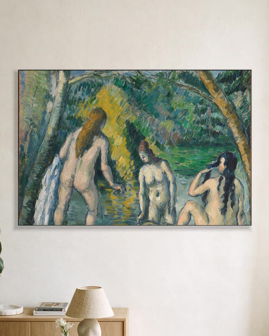 Drie baadsters in een aluminium frame aan dezelfde muur