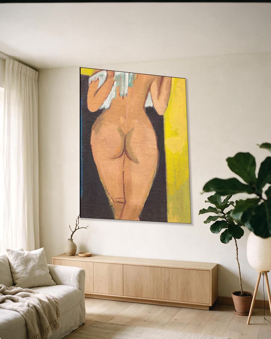 Naaktfiguur in een aluminium frame aan dezelfde muur