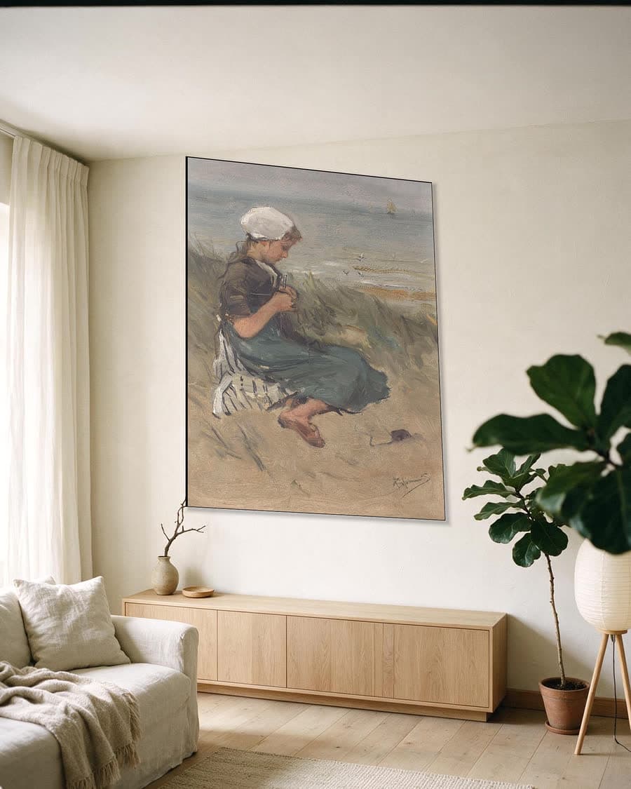 Breiend meisje op een duin in een aluminium frame aan dezelfde muur