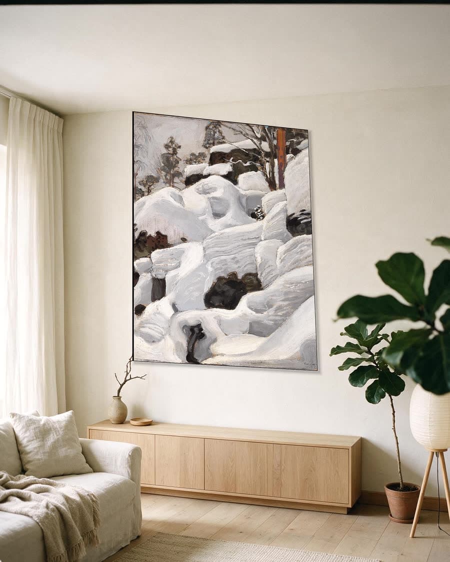 Besneeuwde rotsen in een aluminium frame aan dezelfde muur