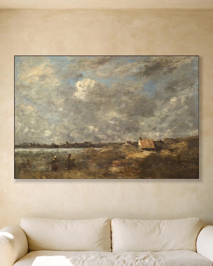 Bewolkte luchten boven het landschap in een aluminium frame aan dezelfde muur