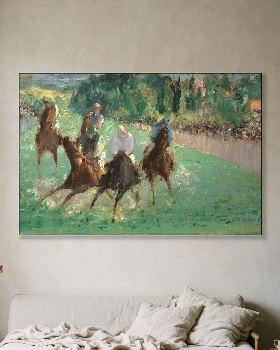 Bij de paardenrennen in een aluminium frame aan dezelfde muur