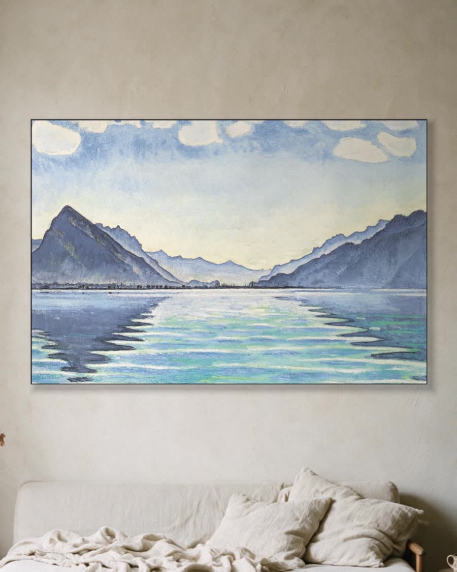 Het meer van Thun met symmetrische spiegeling (1905) in een aluminium frame aan dezelfde muur