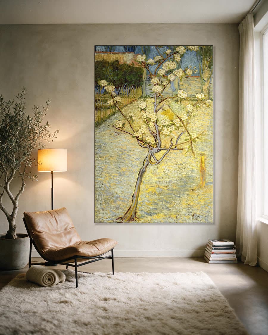 Bloeiend perenboompje in een aluminium frame aan dezelfde muur