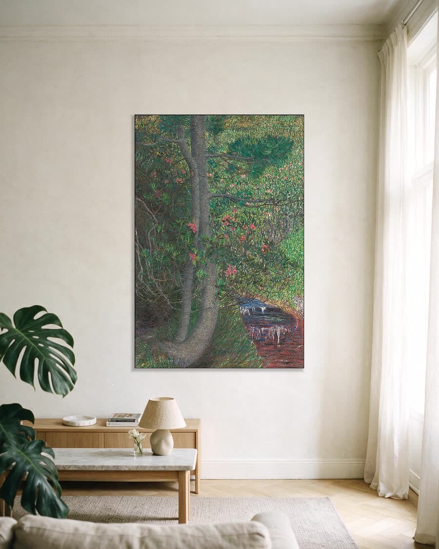 De pijnboom in een aluminium frame aan dezelfde muur