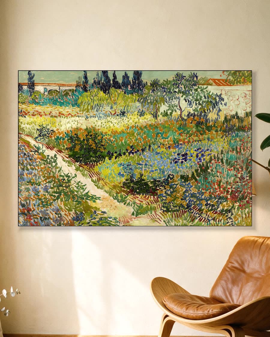 Bloeiende tuin te Arles in een aluminium frame aan dezelfde muur