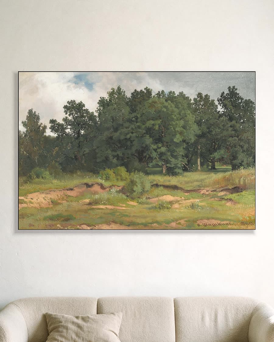 Eikenbosje op een grauwe dag in een aluminium frame aan dezelfde muur