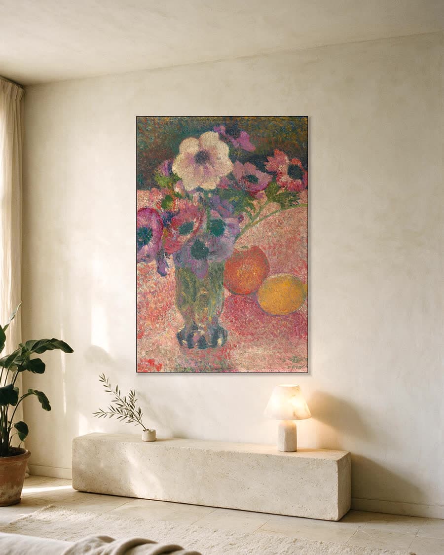 Anemonen in een aluminium frame aan dezelfde muur