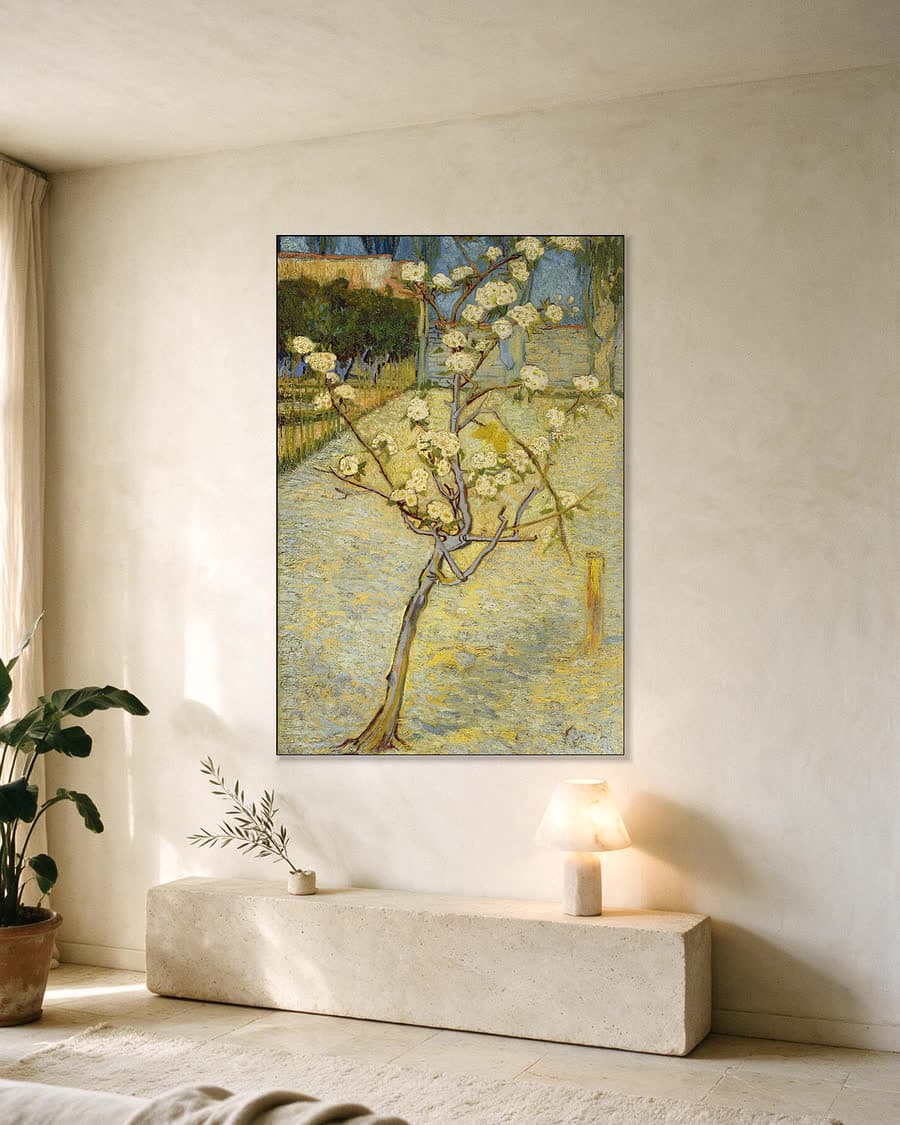 Bloeiend perenboompje in een aluminium frame aan dezelfde muur