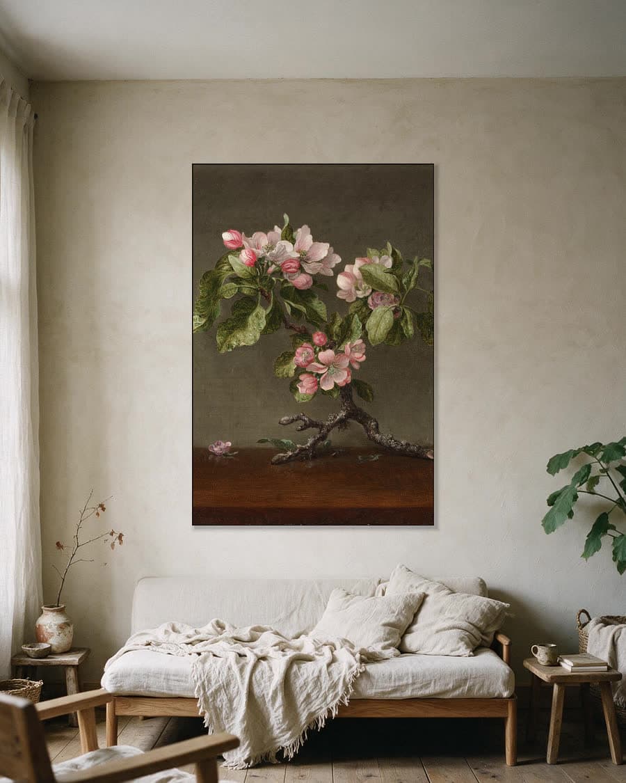 Appelbloesem in een aluminium frame aan dezelfde muur