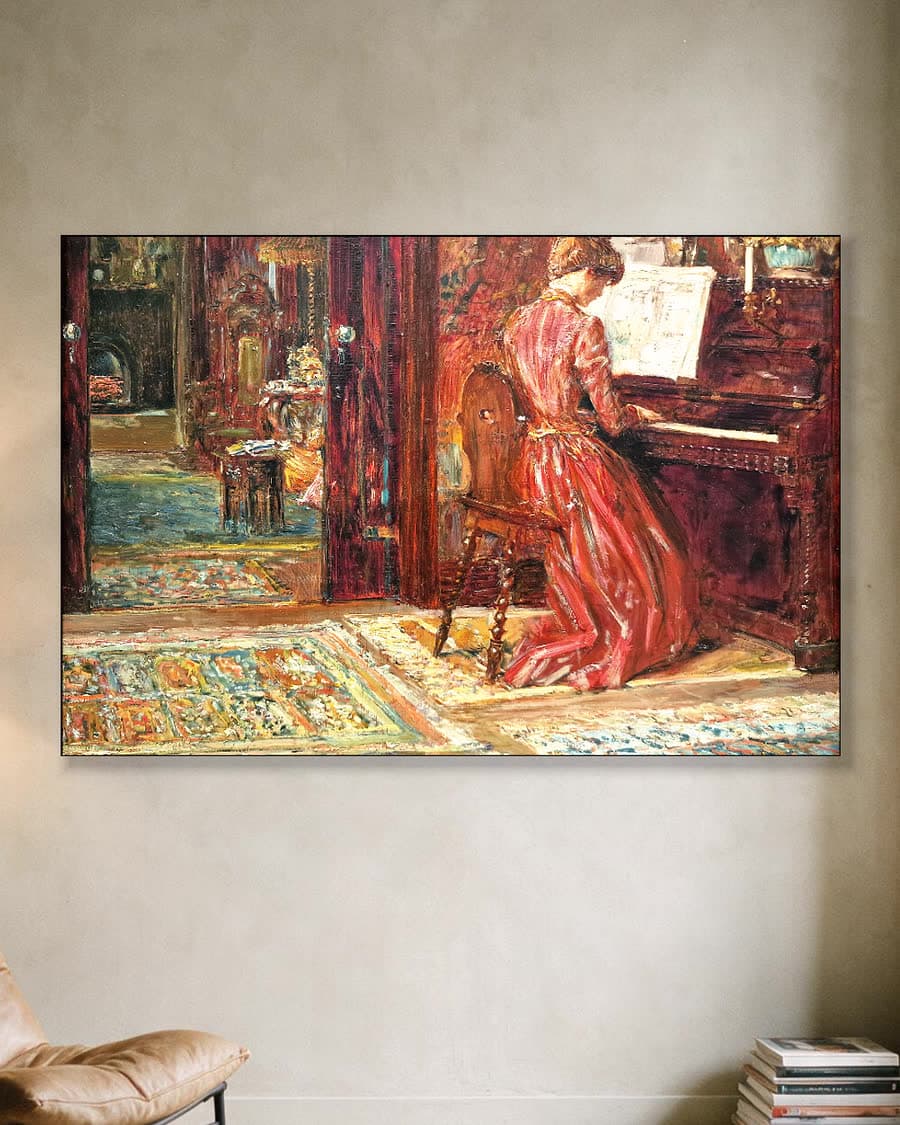 Aan de piano in een aluminium frame aan dezelfde muur