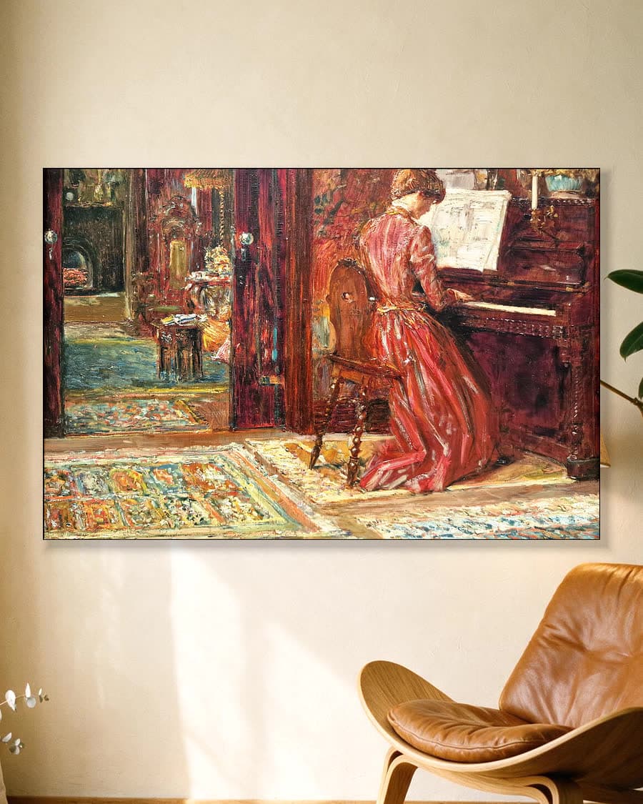 Aan de piano in een aluminium frame aan dezelfde muur