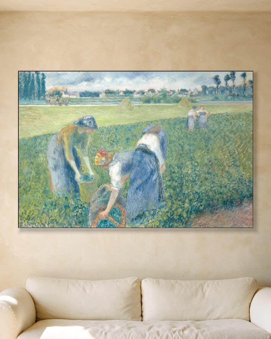 Boerinnen aan het werk op het veld, Pontoise in een aluminium frame aan dezelfde muur