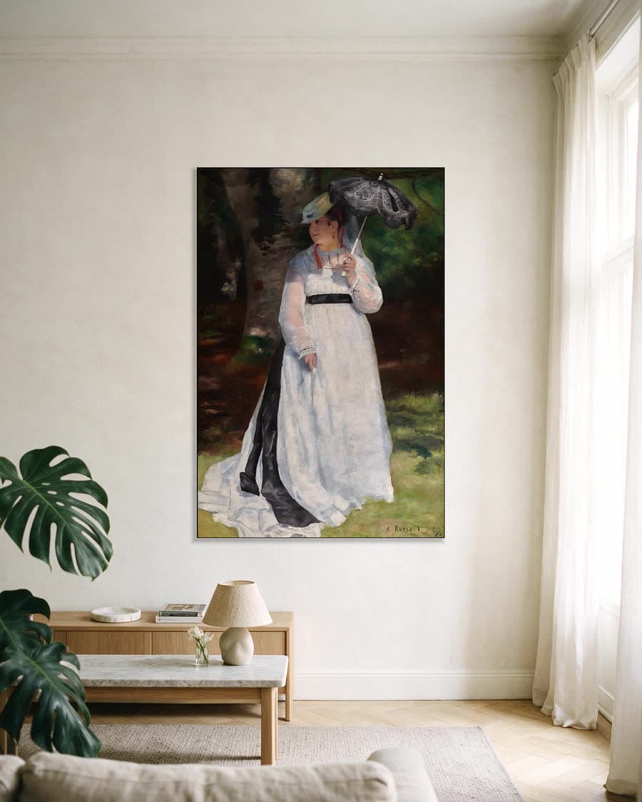 De parasols in een aluminium frame aan dezelfde muur
