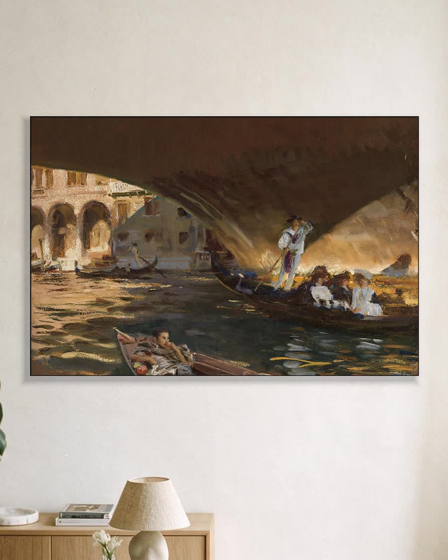 De Rialtobrug in een aluminium frame aan dezelfde muur