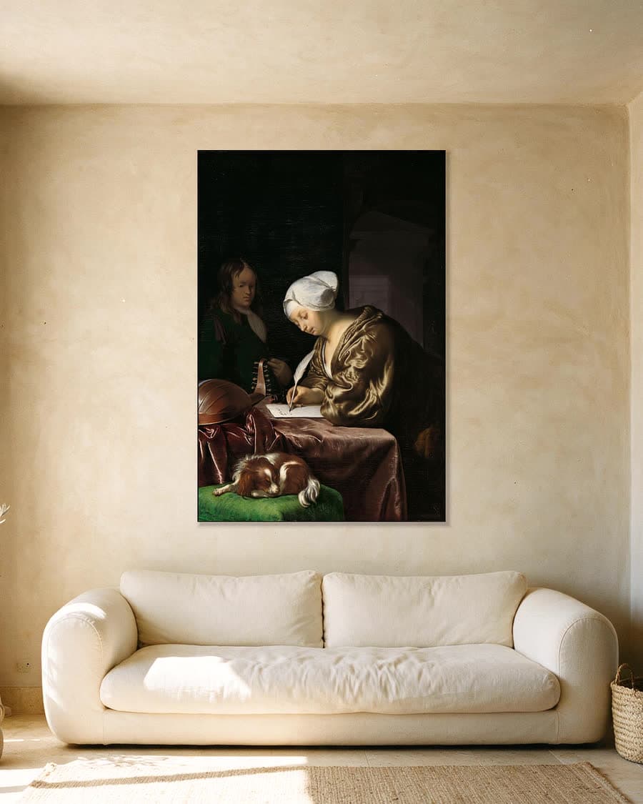 De briefschrijver in een aluminium frame aan dezelfde muur