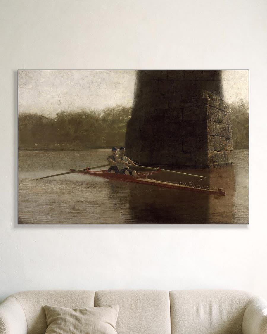 De twee-mans roeiboot in een aluminium frame aan dezelfde muur