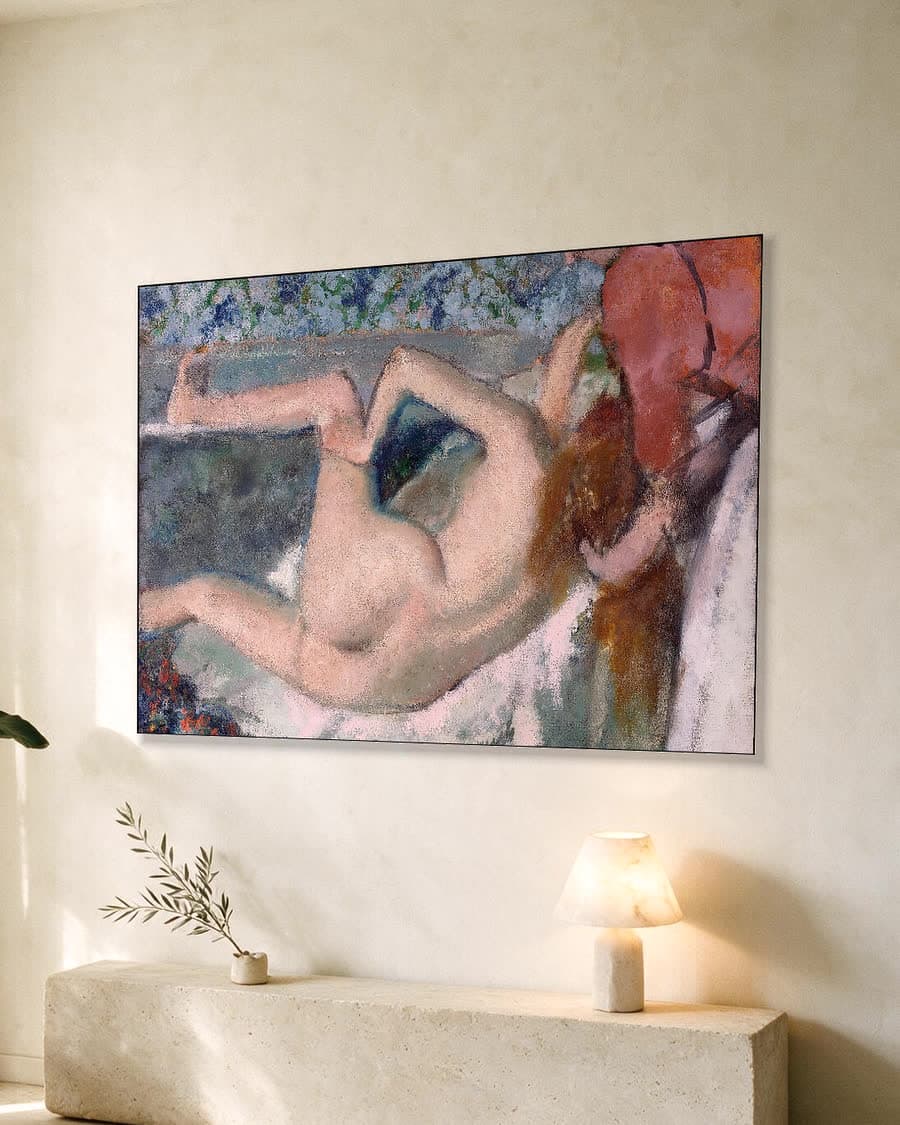 Na het bad in een aluminium frame aan dezelfde muur