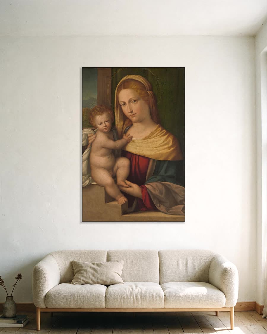 Maria met kind in een aluminium frame aan dezelfde muur