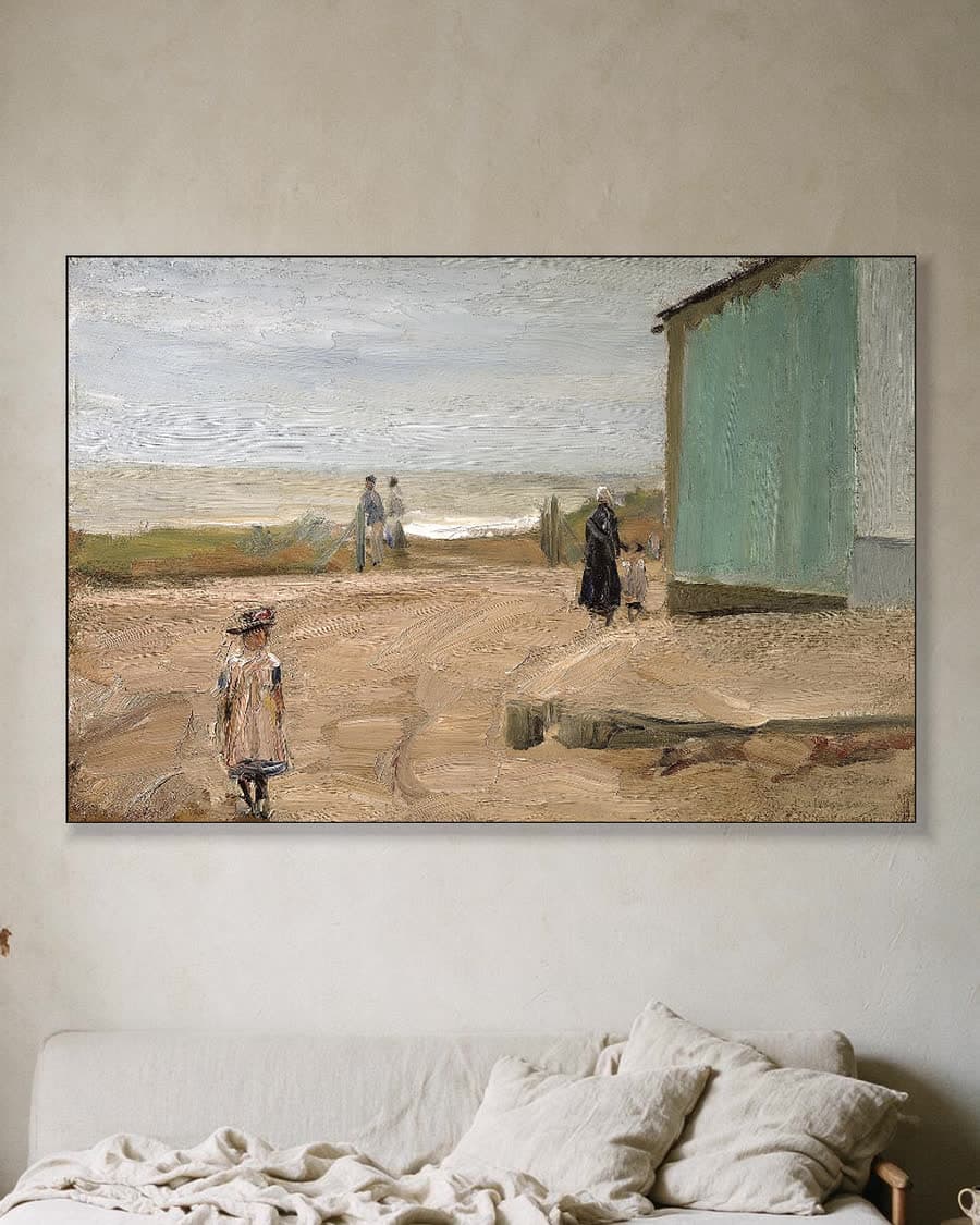 Aan het strand van Noordwijk, 1908 in een aluminium frame aan dezelfde muur