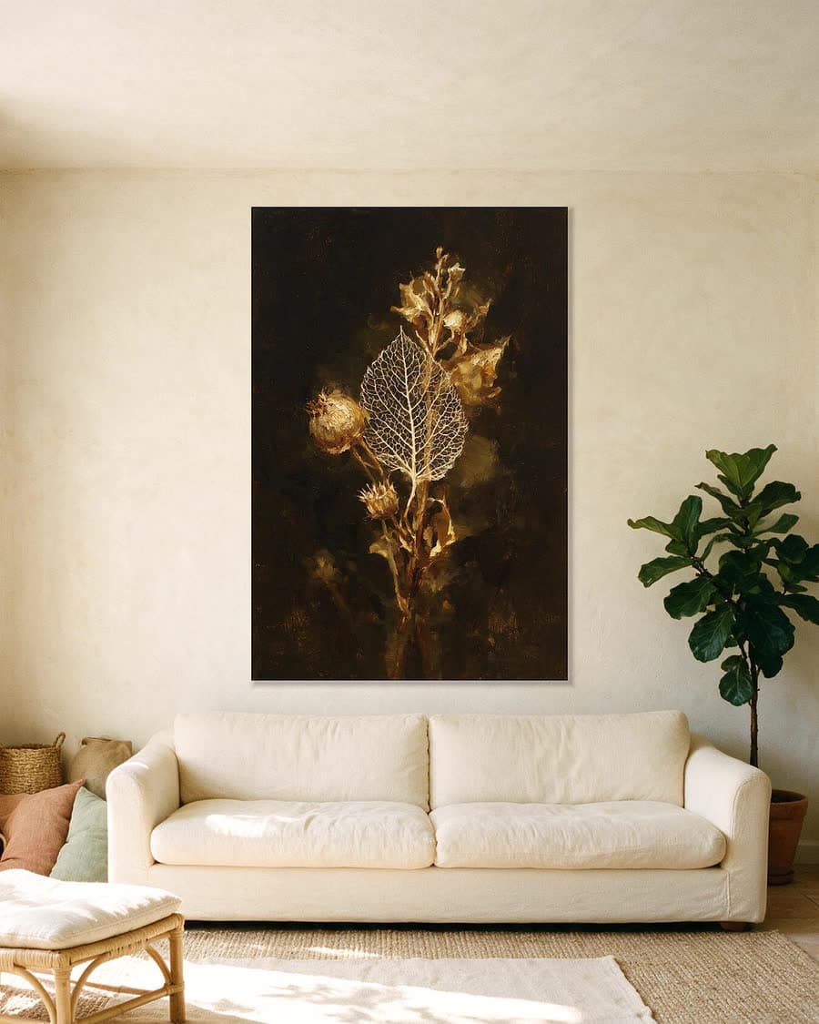 Bladskelet en zaadknoppen in een aluminium frame aan dezelfde muur