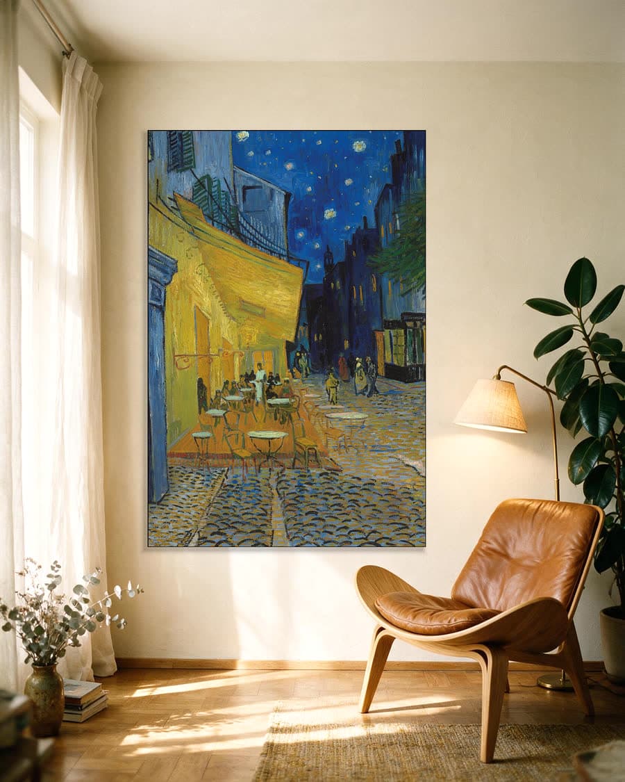Caféterras bij nacht in een aluminium frame aan dezelfde muur