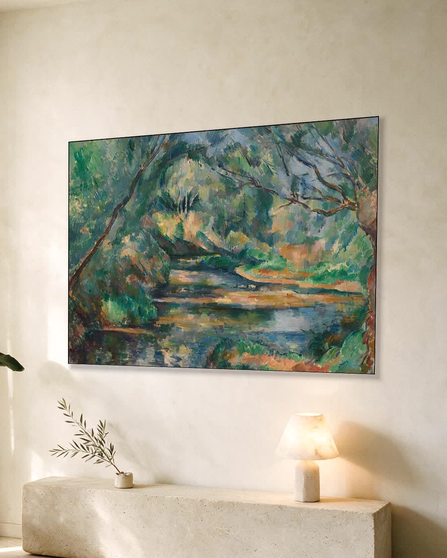 De beek in een aluminium frame aan dezelfde muur