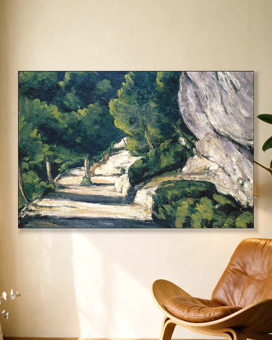 Landschap, weg met bomen in een rotsgebergte in een aluminium frame aan dezelfde muur