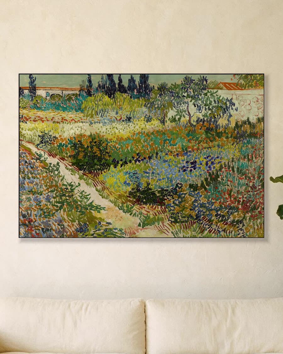 Bloeiende tuin te Arles in een aluminium frame aan dezelfde muur