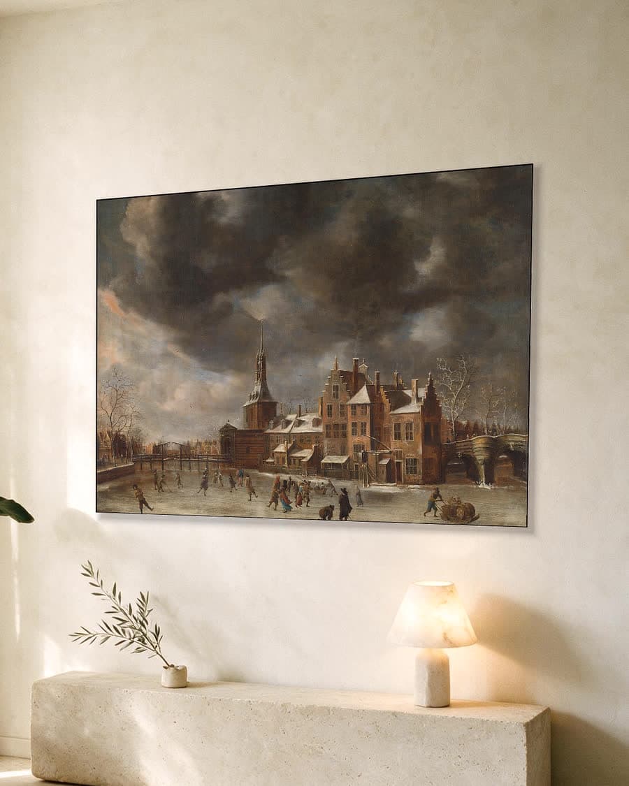 De Blauwpoort te Leiden in de winter in een aluminium frame aan dezelfde muur