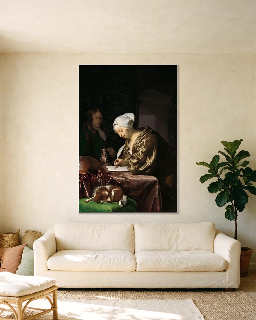 De briefschrijver in een aluminium frame aan dezelfde muur