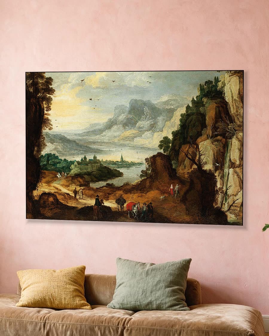 Berglandschap met rivier en stad in een aluminium frame aan dezelfde muur
