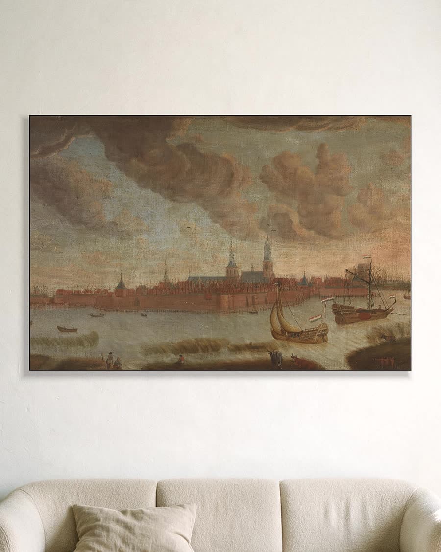 Gezicht op de stad Heusden in een aluminium frame aan dezelfde muur