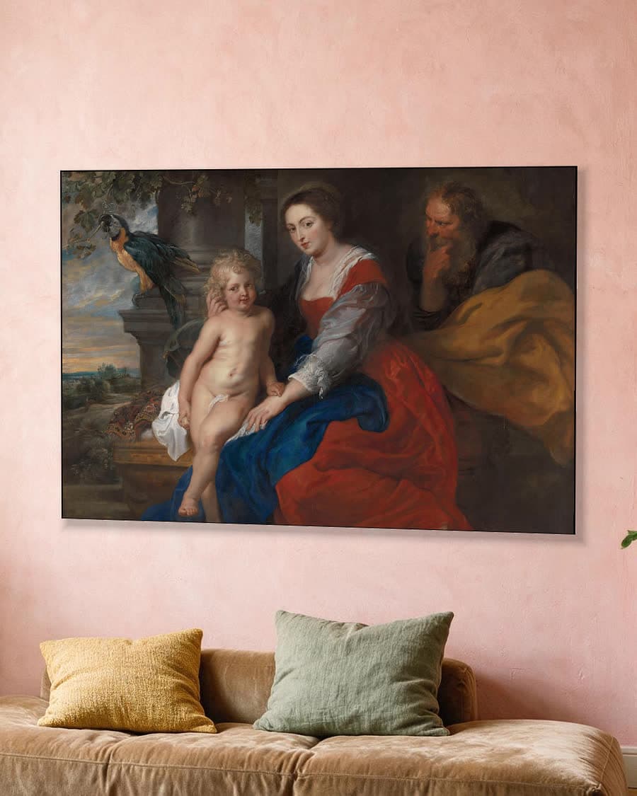 De Heilige Familie met de papegaai in een aluminium frame aan dezelfde muur