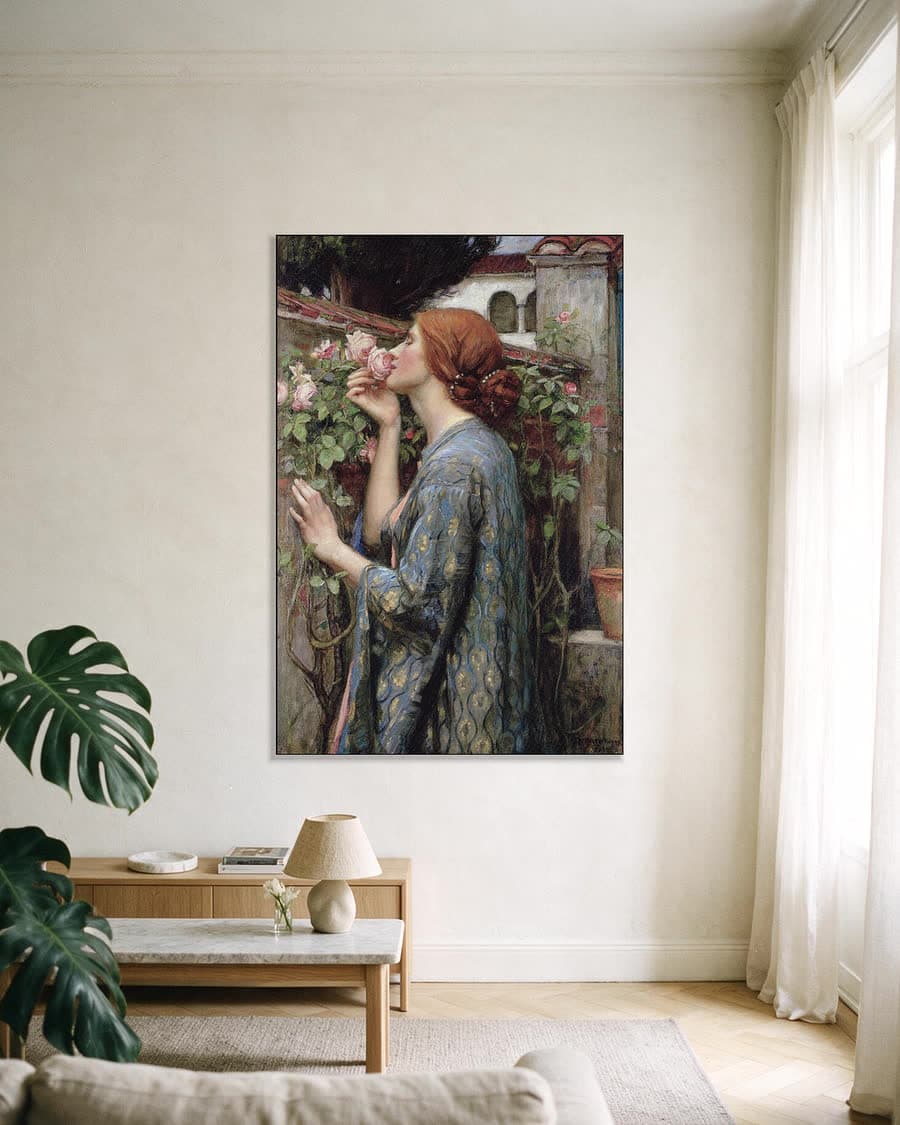 De ziel van de roos in een aluminium frame aan dezelfde muur