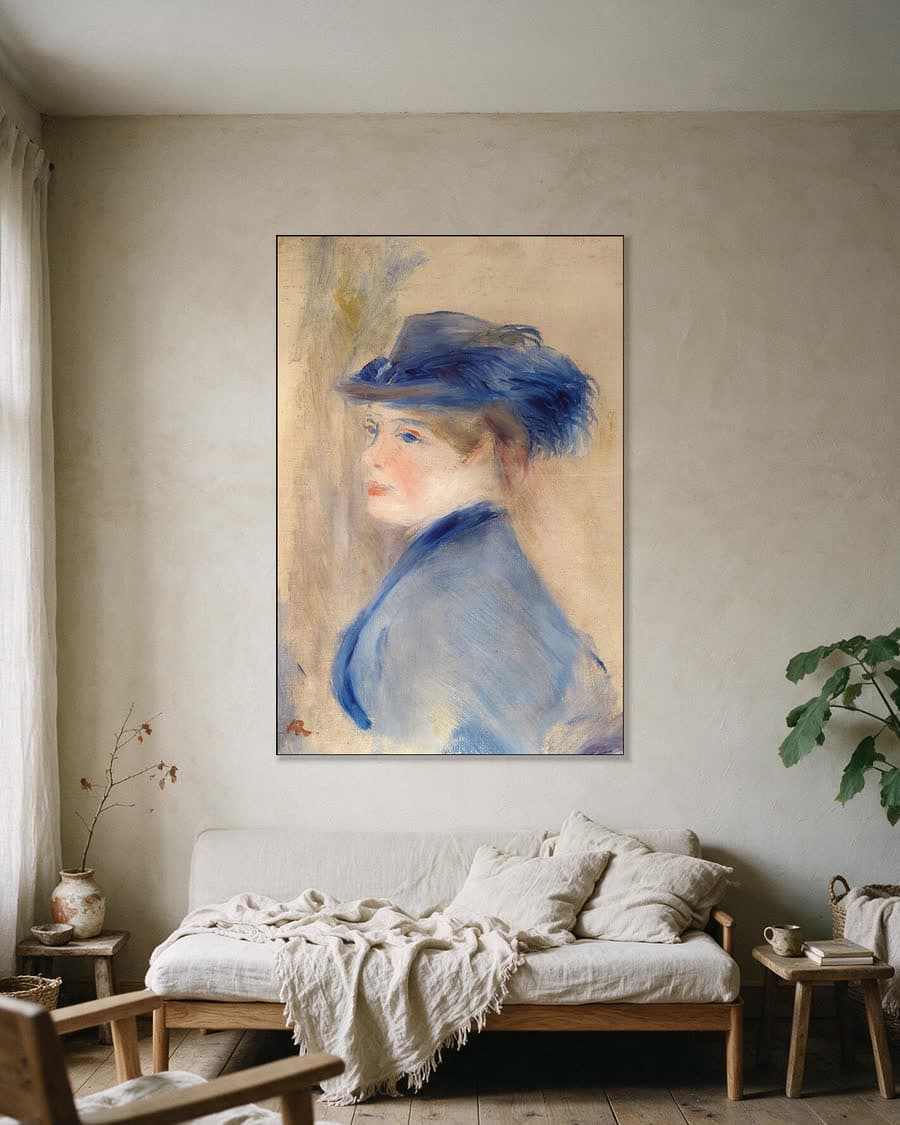 Buste van een vrouw in een aluminium frame aan dezelfde muur