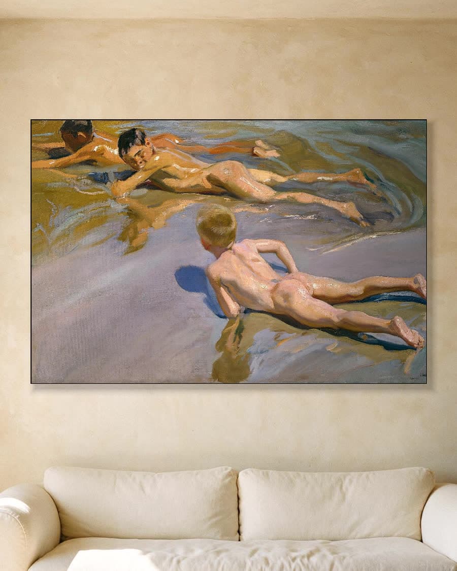 Jongens op het strand (Chicos en la playa, 1909) in een aluminium frame aan dezelfde muur