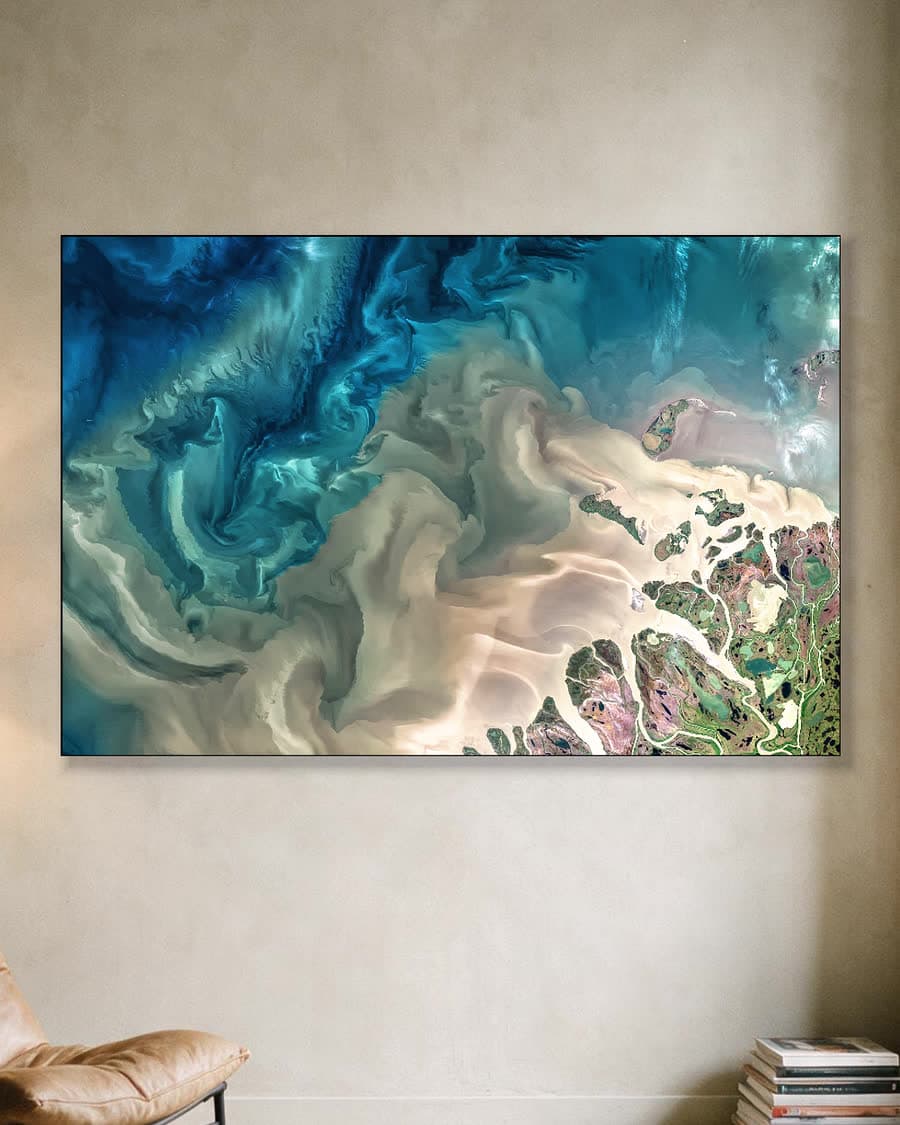 Stromende Delta in een aluminium frame aan dezelfde muur