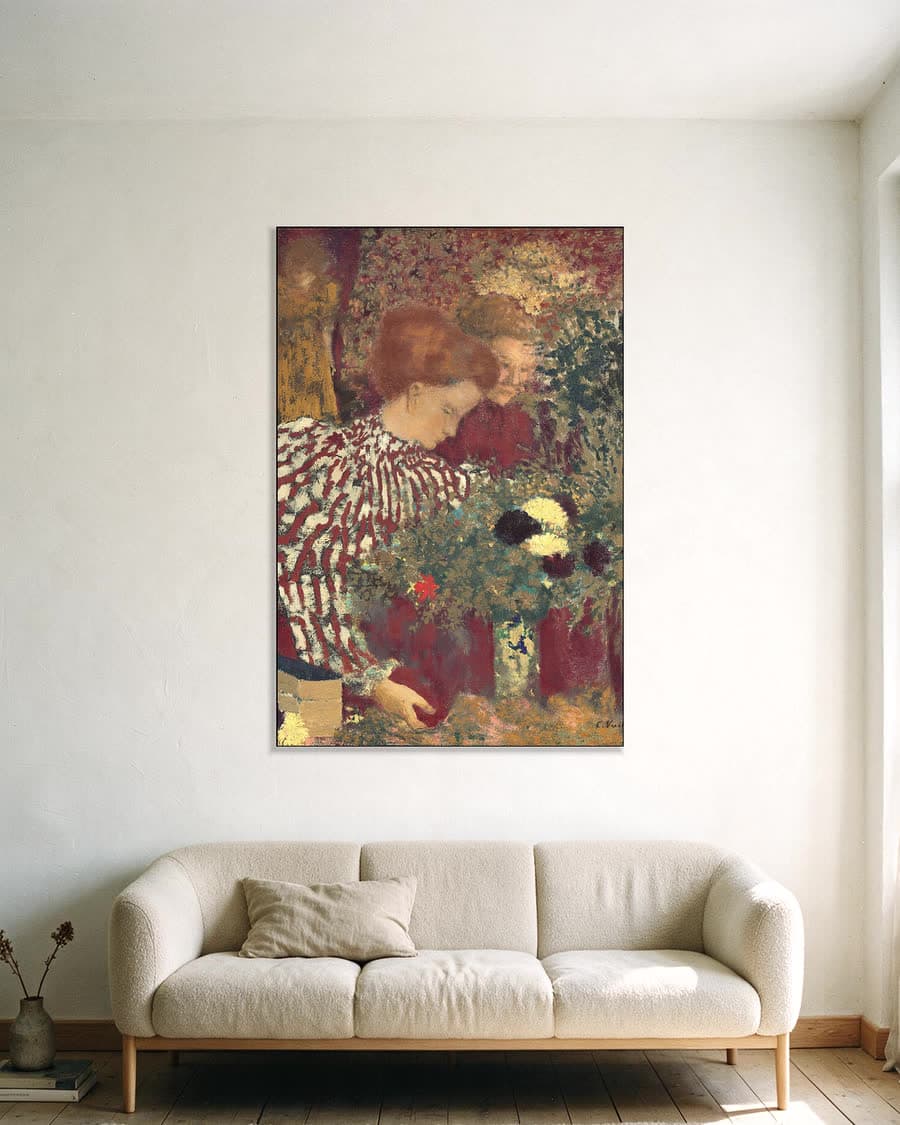 De gestreepte blouse in een aluminium frame aan dezelfde muur