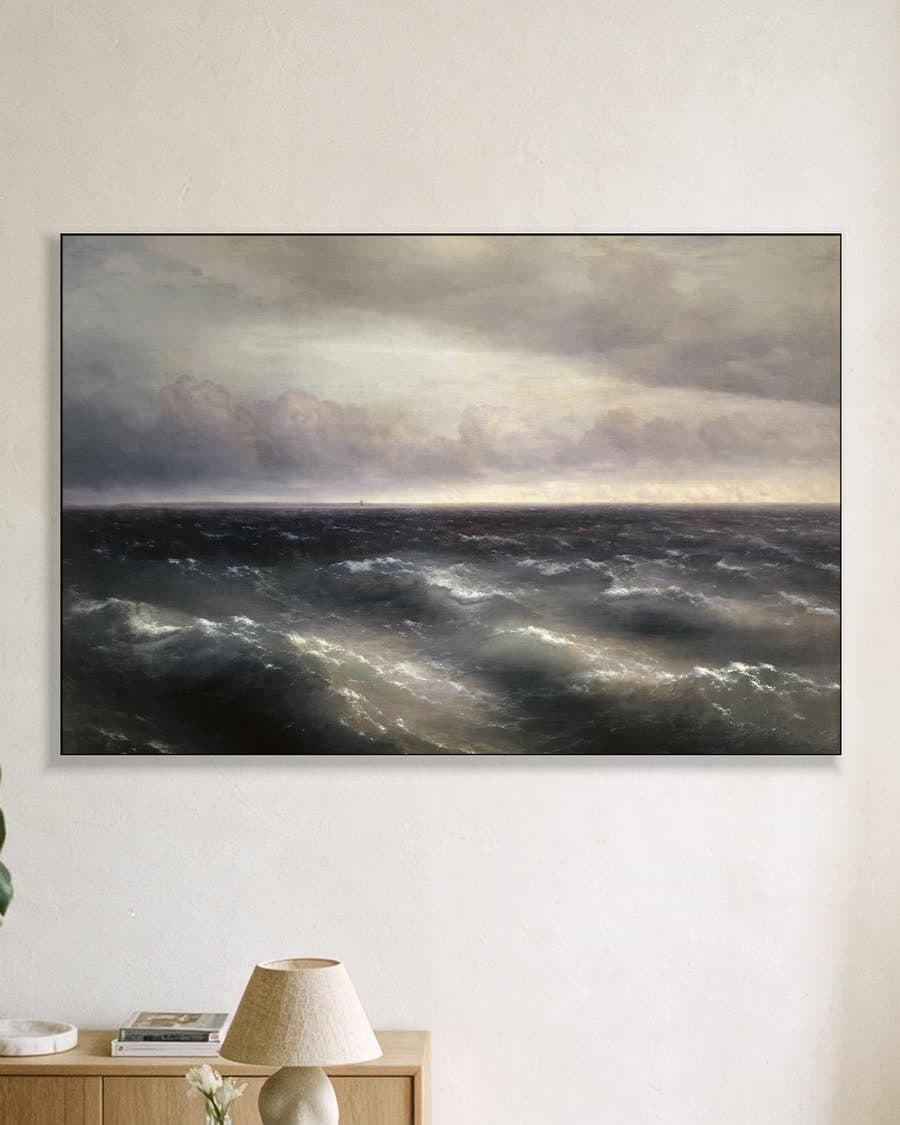De Zwarte Zee, een opkomende storm in een aluminium frame aan dezelfde muur