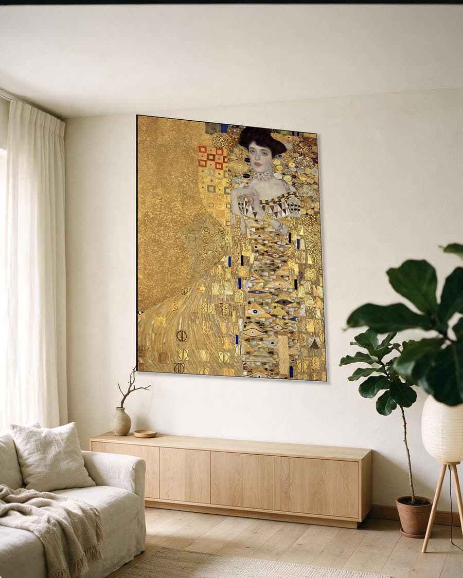 Adèle Bloch-Bauer I in een aluminium frame aan dezelfde muur